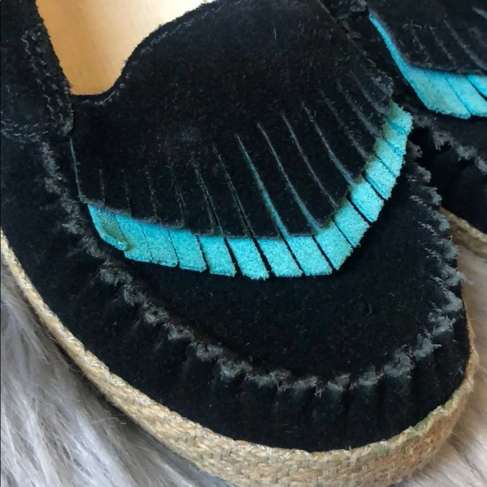 Ugg kid’s boho fringe moccasins in black and teal. Size 13 RARE!